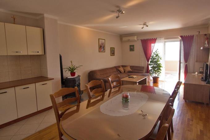 Apartment Domagoj Maslenica Exterior photo